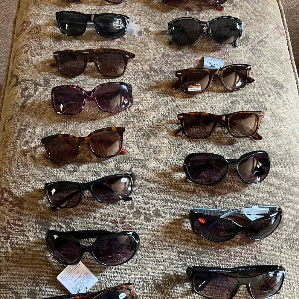 15 pair lot of 2.5% bifocal sunglasses.